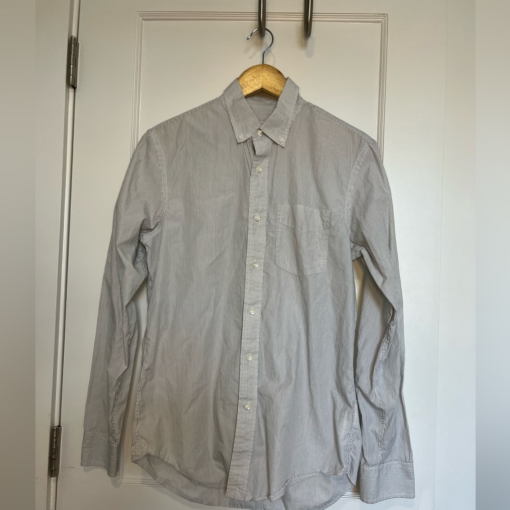 Club Monaco men’s Oxford button down gray / white striped